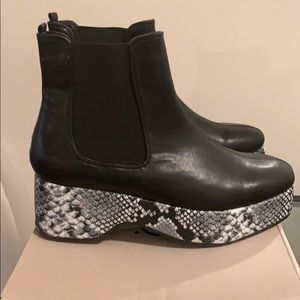 Urban OutfittersEva Snakeskin Platform Size 10
